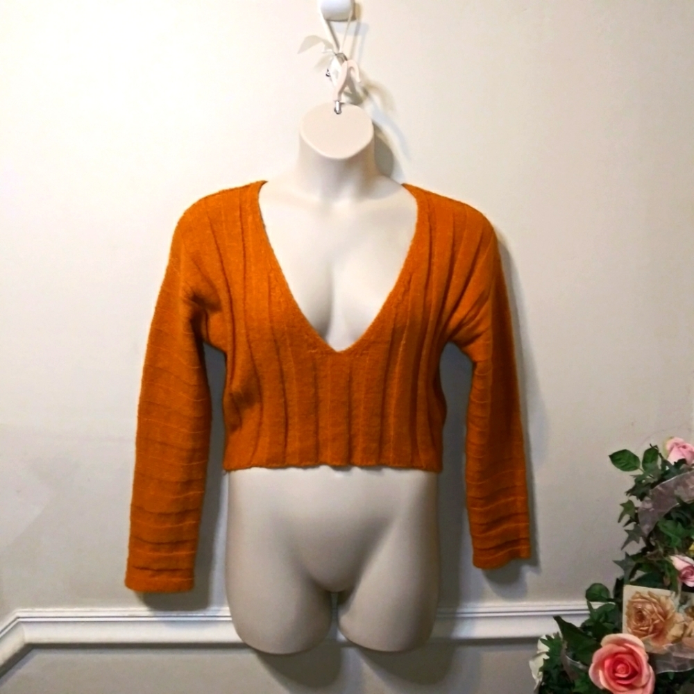 AKIRA Retro 90's Cropped Pumpkin Colored Ribbed Knit Lightweight V-Neck Sweater - Picture 8 of 8